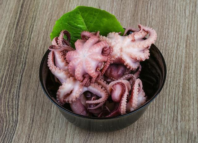 八爪魚哪個部位不能吃？網紅吃八爪魚為什么要爆頭？